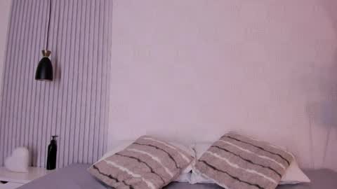 manuela_montes_ online show from April 8, 11:43 am