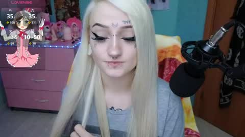 Manuela online show from May 27, 9:01 pm