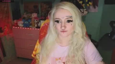Manuela online show from July 1, 3:45 pm