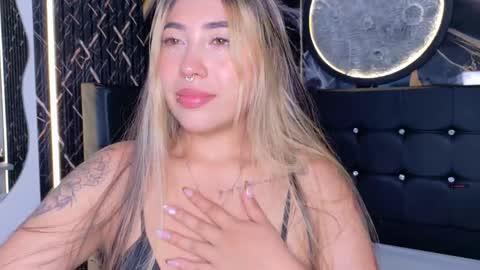 Snapshot of manuelaveelez chatting on May 23, 5:01 am Manuela online show from May 23, 5:01 am