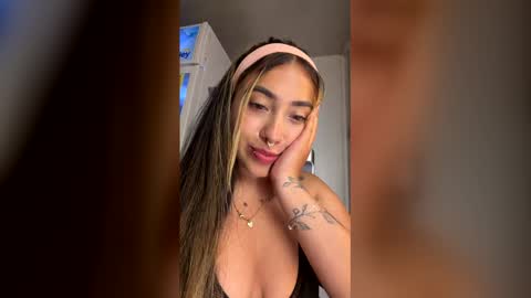 Snapshot of manuelaveelez chatting on May 28, 8:22 am Manuela online show from May 28, 8:22 am