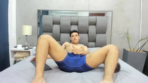 Snapshot of manuell_rivero chatting on June 1, 7:15 pm Manuell Rivero online show from June 1, 7:15 pm