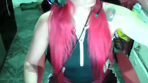 Snapshot of manuescarlate13 chatting on February 13, 4:43 am Manu Escarlate online show from February 13, 4:43 am