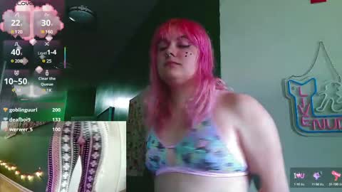 Snapshot of maplebeesticky chatting on January 30, 7:15 pm Maple online show from January 30, 7:15 pm