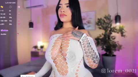 Snapshot of mara_martinez chatting on June 19, 9:18 pm online show from June 19, 9:18 pm