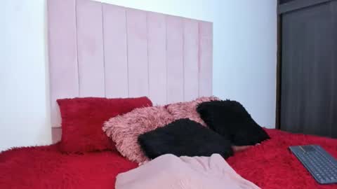 Mara  online show from December 4, 1:25 am