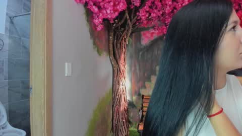 Mara Hanson online show from December 17, 12:00 pm