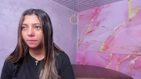Snapshot of maraluna_ chatting on April 21, 11:05 am Maraluna online show from April 21, 11:05 am