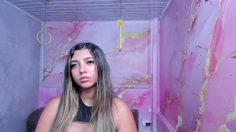 Snapshot of maraluna_ chatting on May 11, 4:04 pm Maraluna online show from May 11, 4:04 pm