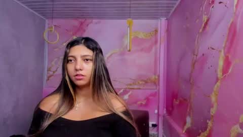 Snapshot of maraluna_ chatting on June 20, 11:35 am Maraluna online show from June 20, 11:35 am
