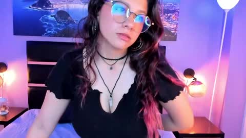 maramartinez_ online show from April 28, 7:52 pm