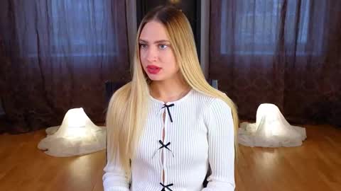 Snapshot of marandamartabano chatting on November 11, 4:56 am Victoria online show from November 11, 4:56 am