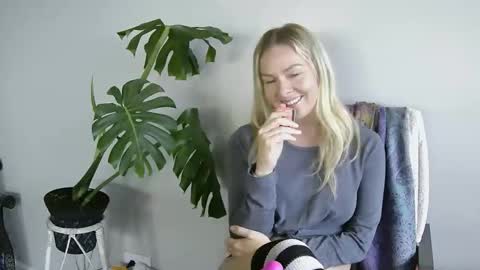 Snapshot of marasecrets chatting on May 20, 8:59 pm marasecrets online show from May 20, 8:59 pm