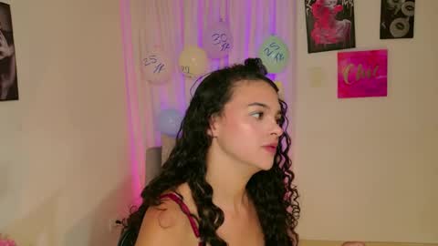 Snapshot of maravelvett chatting on May 29, 7:34 pm Mara online show from May 29, 7:34 pm