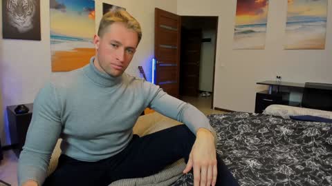 Snapshot of marc105100 chatting on January 12, 8:36 pm alex marvelxx online show from January 12, 8:36 pm