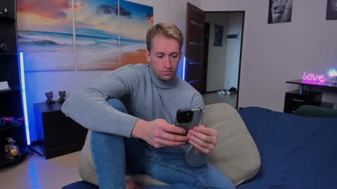 Snapshot of marc105100 chatting on January 22, 9:35 am alex marvelxx online show from January 22, 9:35 am