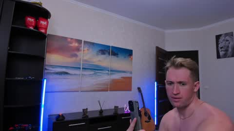 Snapshot of marc105100 chatting on February 8, 7:49 pm alex marvelxx online show from February 8, 7:49 pm