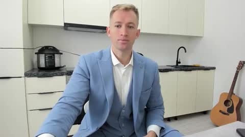 Snapshot of marc105100 chatting on October 24, 7:38 am alex marvelxx online show from October 24, 7:38 am