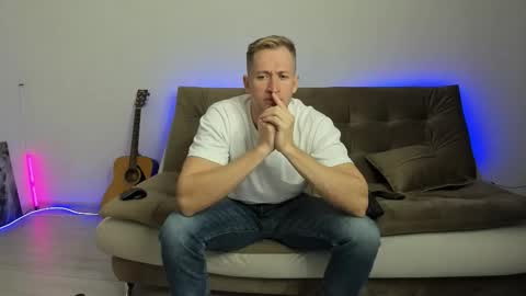 Snapshot of marc105100 chatting on October 27, 8:40 am alex marvelxx online show from October 27, 8:40 am