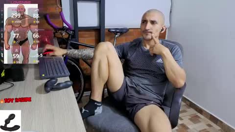 Snapshot of marckmuscle chatting on April 18, 2:37 am Marck Independent model online show from April 18, 2:37 am