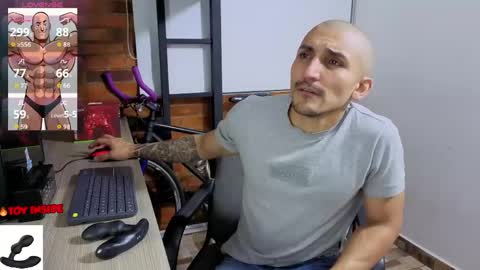Snapshot of marckmuscle chatting on April 20, 2:14 am Marck Independent model online show from April 20, 2:14 am