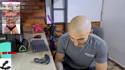 Snapshot of marckmuscle chatting on April 27, 4:10 am Marck Independent model online show from April 27, 4:10 am