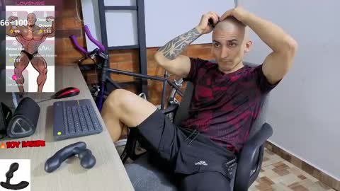 Snapshot of marckmuscle chatting on May 6, 1:47 am Marck Independent model online show from May 6, 1:47 am