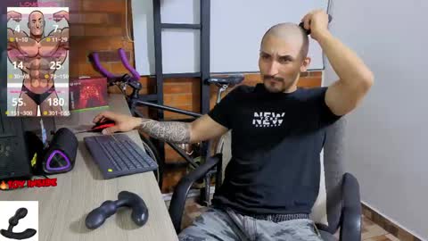 Snapshot of marckmuscle chatting on May 25, 3:23 am Marck Independent model online show from May 25, 3:23 am