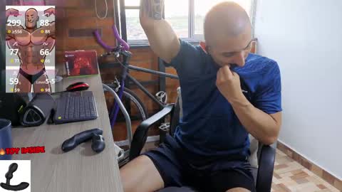 Snapshot of marckmuscle chatting on June 1, 10:33 pm Marck Independent model online show from June 1, 10:33 pm
