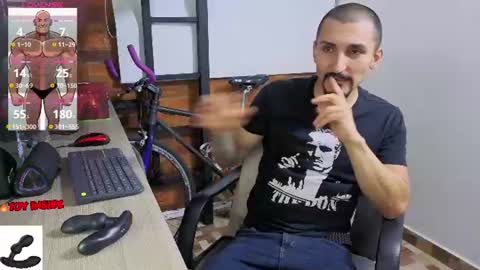Snapshot of marckmuscle chatting on June 15, 2:36 am Marck Independent model online show from June 15, 2:36 am