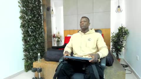 Snapshot of marcusblack_ chatting on May 14, 12:23 pm Marcusssss online show from May 14, 12:23 pm