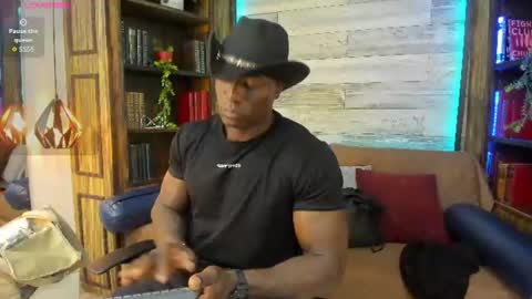 Snapshot of marcusblack_ chatting on June 24, 2:16 pm Marcusssss online show from June 24, 2:16 pm