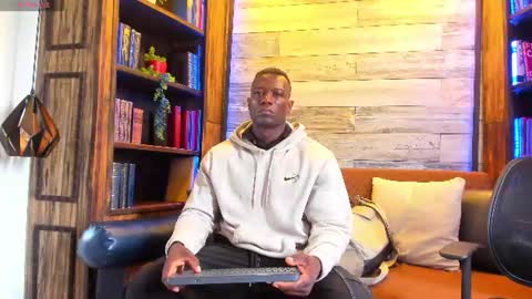 Snapshot of marcusblack_ chatting on July 18, 12:42 pm Marcusssss online show from July 18, 12:42 pm