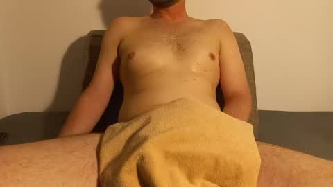 Snapshot of marek_pi2 chatting on April 22, 8:43 pm Marek online show from April 22, 8:43 pm