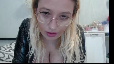 Snapshot of margo_shine chatting on April 29, 2:21 pm margo_shine online show from April 29, 2:21 pm