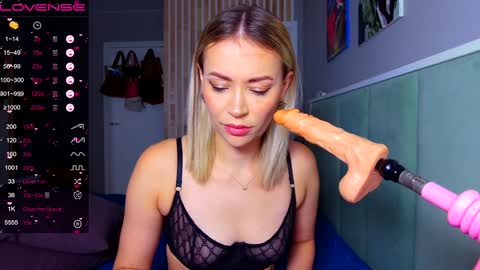 Snapshot of margohotty chatting on December 5, 5:26 am Margo for you online show from December 5, 5:26 am