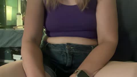 Snapshot of margolane chatting on May 16, 7:27 am Elle online show from May 16, 7:27 am