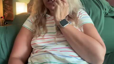 Snapshot of margolane chatting on July 23, 8:18 pm Elle online show from July 23, 8:18 pm