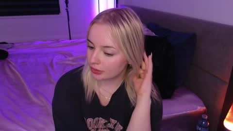 margot_robbie7 online show from April 9, 1:27 am