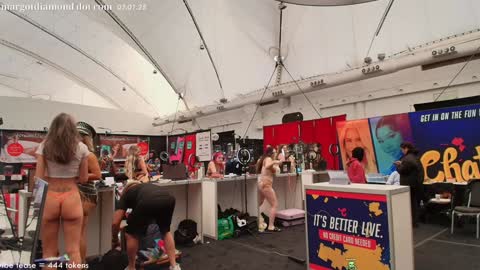 Snapshot of margotdiamond chatting on February 1, 10:02 pm   online show from February 1, 10:02 pm