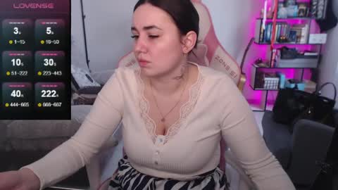 Snapshot of mari_moore7 chatting on May 1, 5:56 am mari moore online show from May 1, 5:56 am