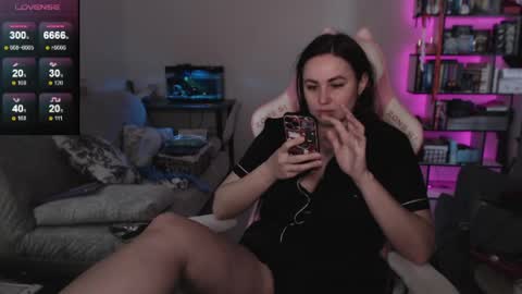Snapshot of mari_moore7 chatting on May 14, 7:04 am mari moore online show from May 14, 7:04 am