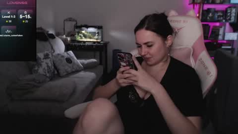 Snapshot of mari_moore7 chatting on June 3, 7:00 am mari moore online show from June 3, 7:00 am