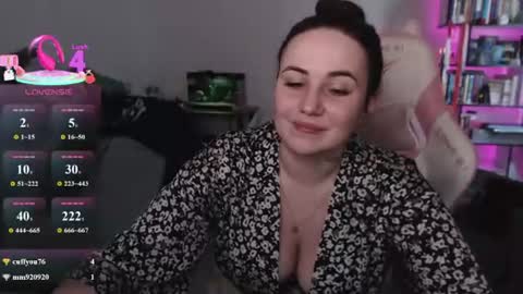 Snapshot of mari_moore7 chatting on July 19, 7:56 am mari moore online show from July 19, 7:56 am