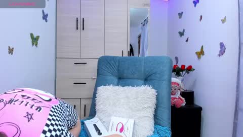 Snapshot of maria_camila77 chatting on April 18, 7:07 pm Maria camila online show from April 18, 7:07 pm