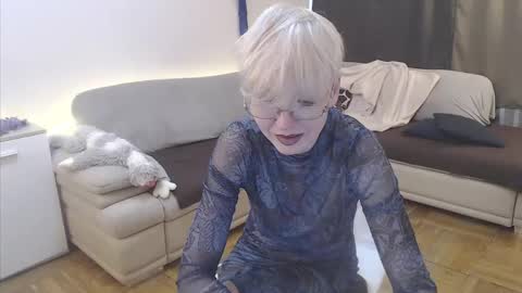 Snapshot of maria_lisica chatting on April 20, 2:53 pm Mari online show from April 20, 2:53 pm