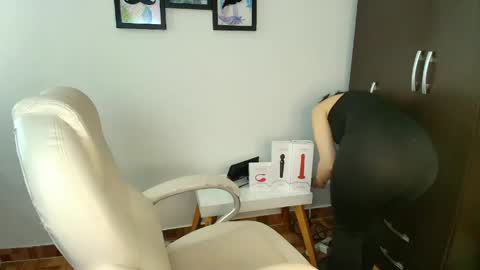 Leidy online show from April 21, 10:45 pm