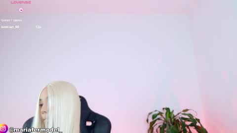 Snapshot of mariafer05 chatting on May 2, 4:12 pm Maria Fer online show from May 2, 4:12 pm