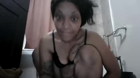 Snapshot of mariah255 chatting on May 10, 9:58 am Mariah online show from May 10, 9:58 am