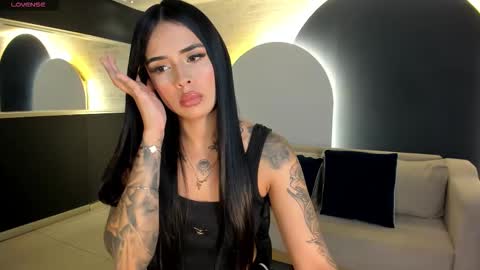 MARIA HERRERA  online show from November 19, 8:31 pm